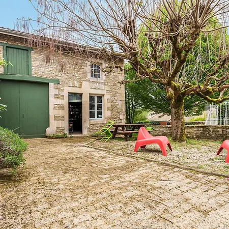 Amazing In Dommartin-le-saint-per 別荘 Dommartin-le-Saint-Pere
